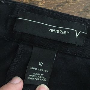 Venezia black plus size shorts